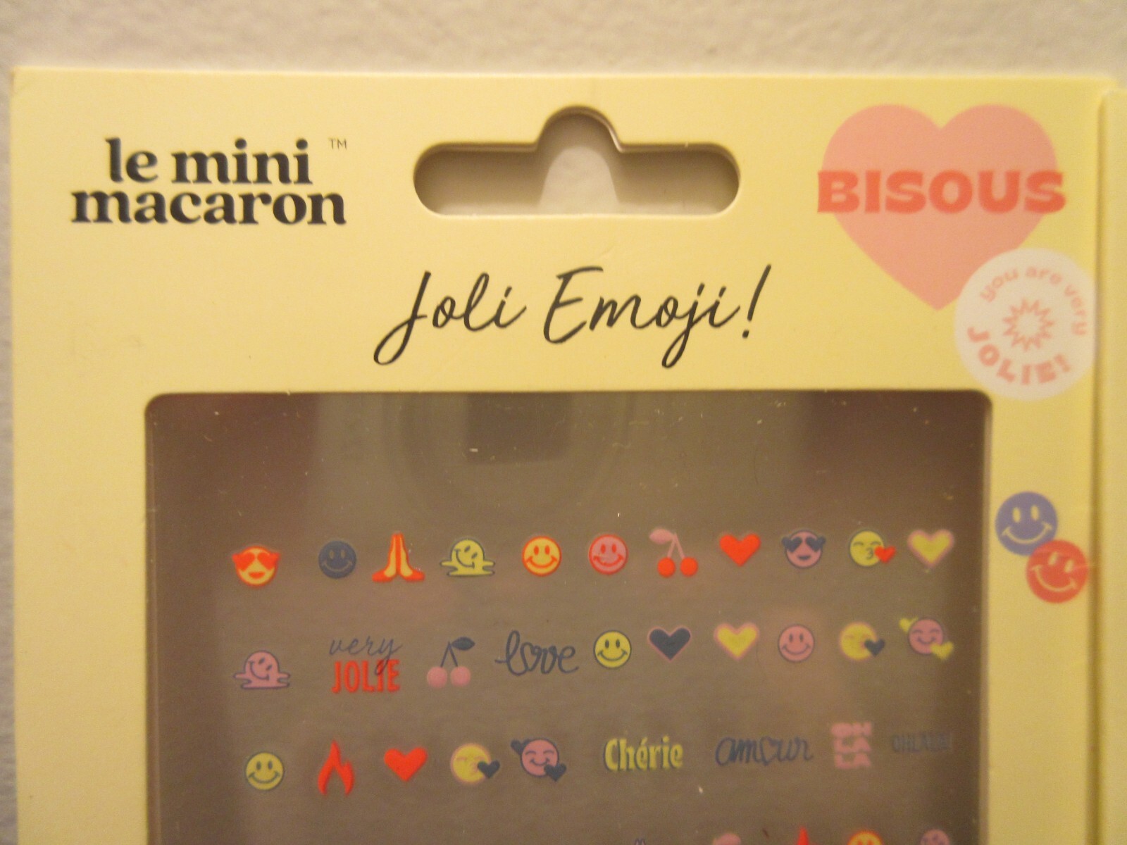 Bisous Le Mini Macaron Joli Emoji Mini Nail Stickers