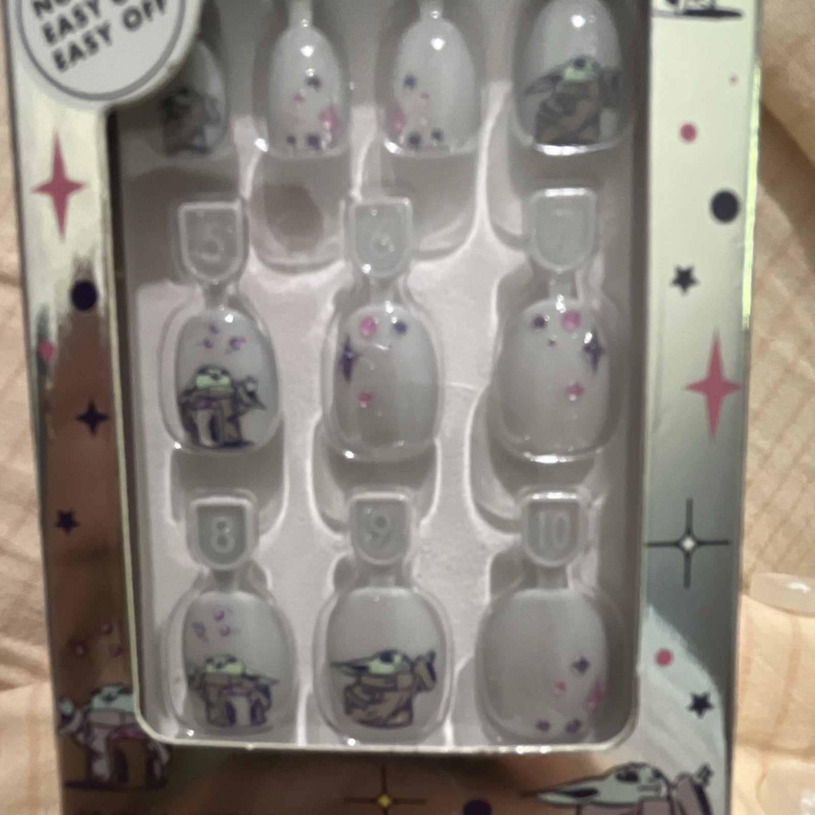 Olive & June Press-On Nails Star Wars Mandalorian Grogu Short Round Shiny 97213