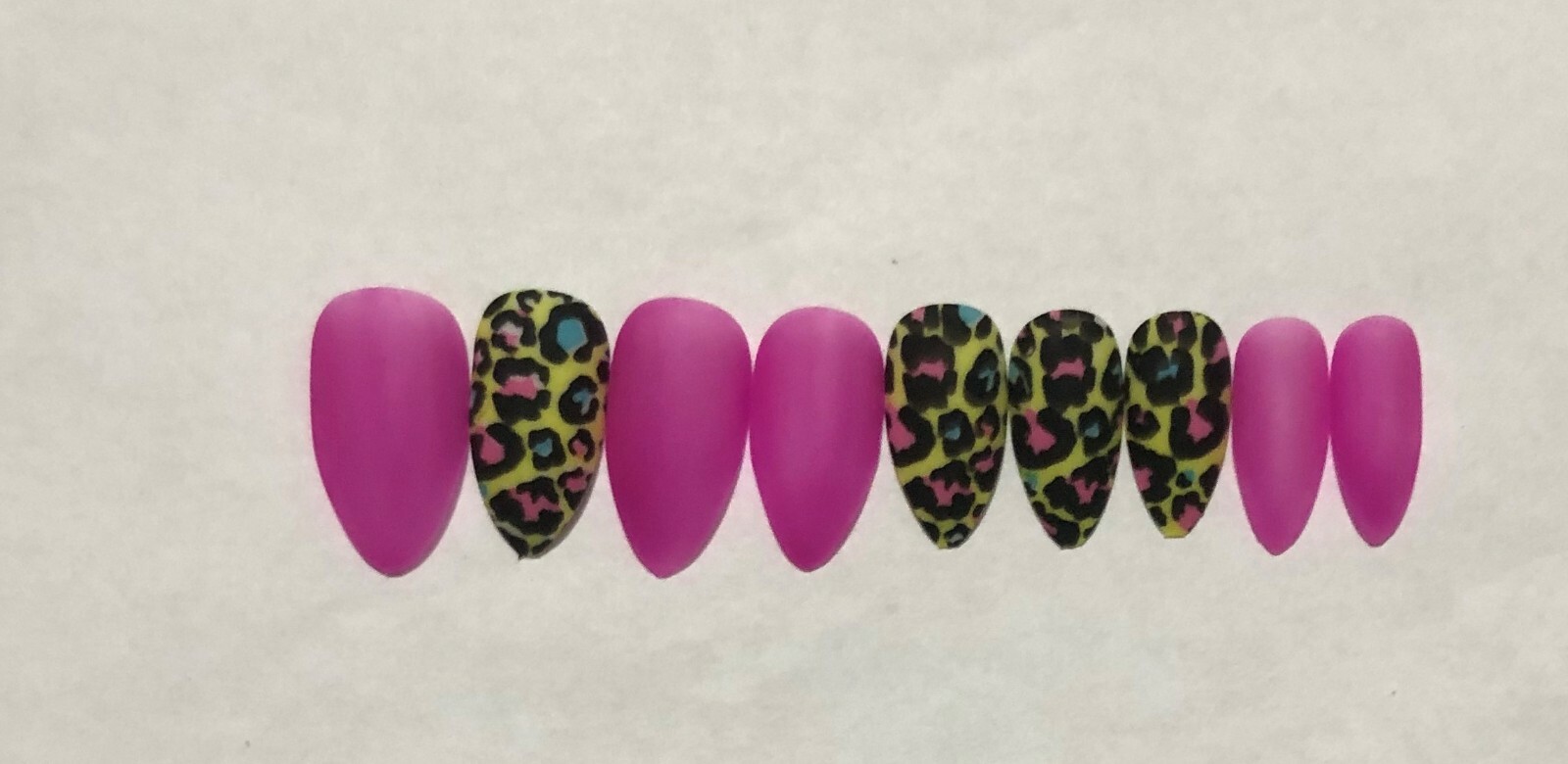 Halloween Nails, Pink Leopard, glow in the dark – (Set of 18 sizes 0-8) Short Al