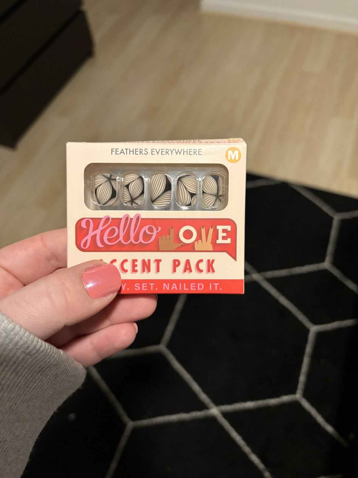 Hello Love Press On Nails: Feathers Everywhere Accent Pack