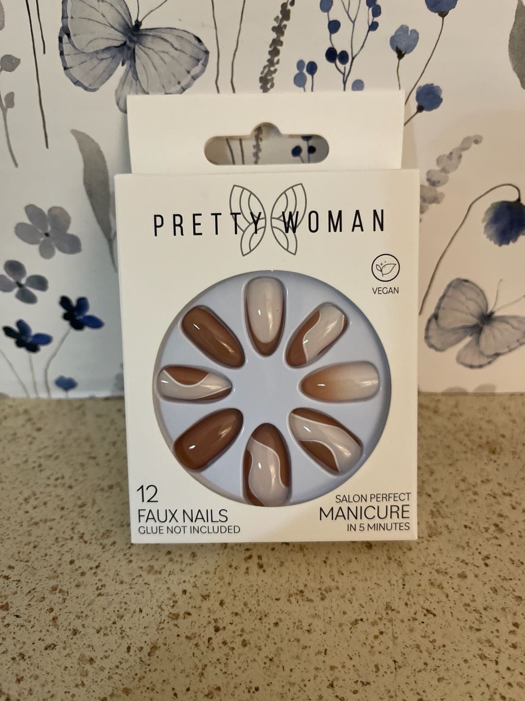 Pretty Woman 12 Count Faux Nails Brown and Beige Swirl Almond Press-On Manicure