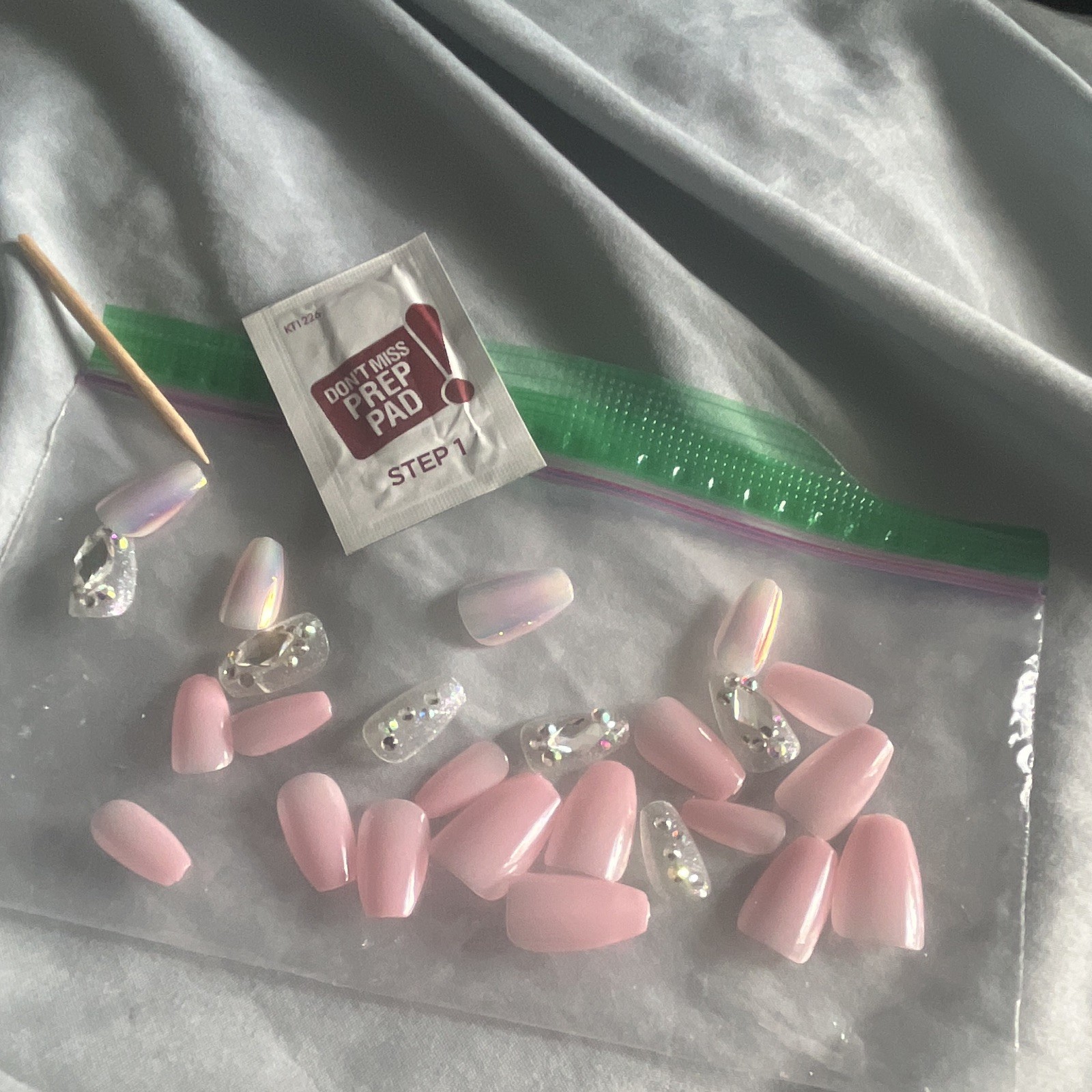 Press-On Nails Coffin Medium Full Cover Shiny Pink/Clear Rhinestone Pre-Designed