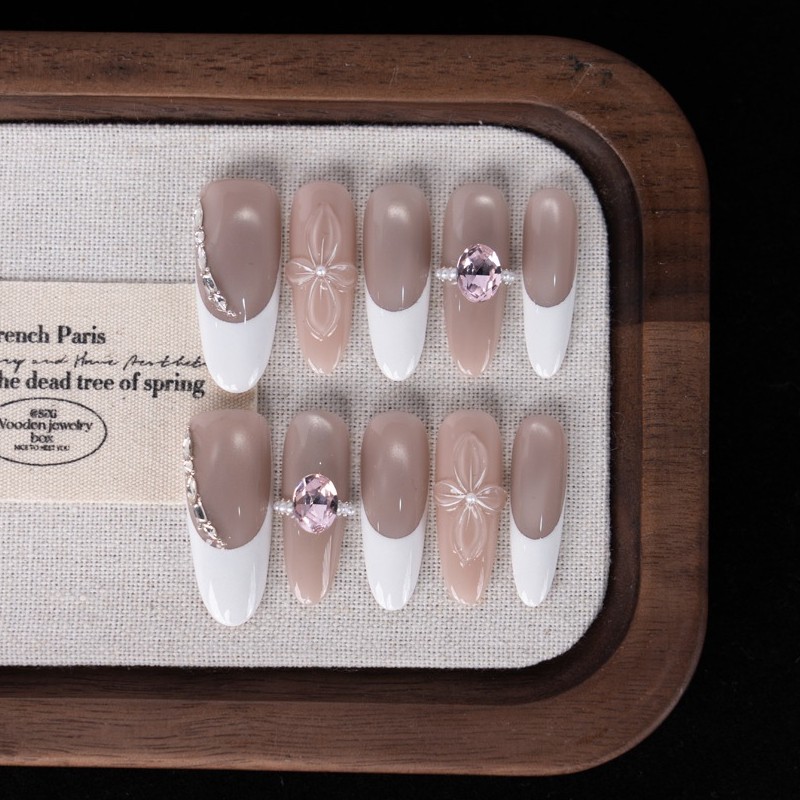 10pcs White Almond 3D Flower Rhinestone Press On Nails Skin Brightening