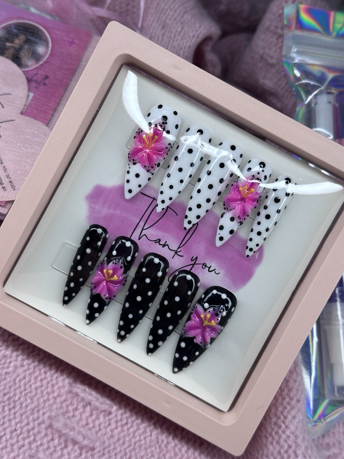 Stilleto Press-On Nails Black And White XL Glue Included