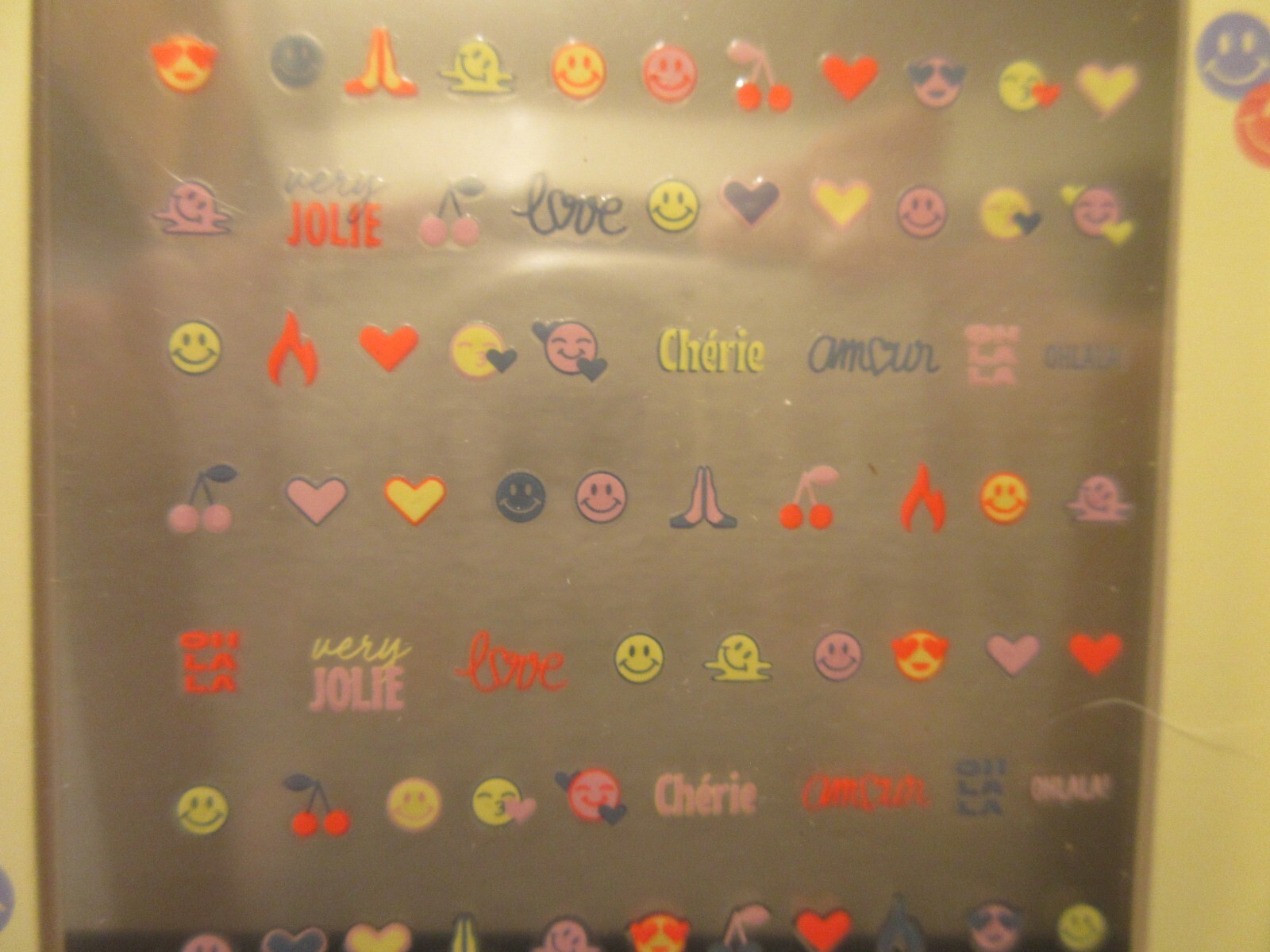 Bisous Le Mini Macaron Joli Emoji Mini Nail Stickers
