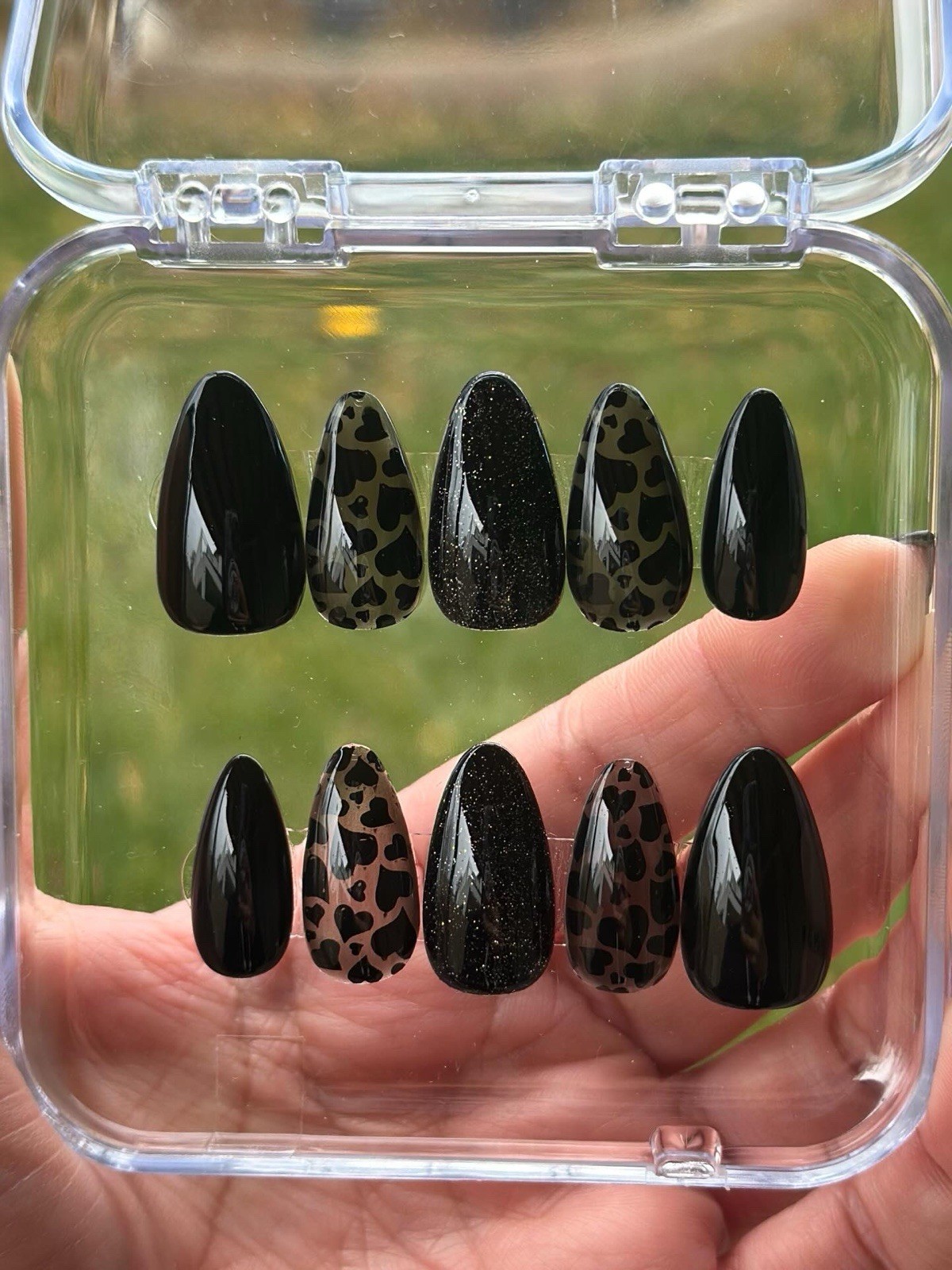 Black smoky heart Print Glitter Almond Press-On Nails, Glue Included