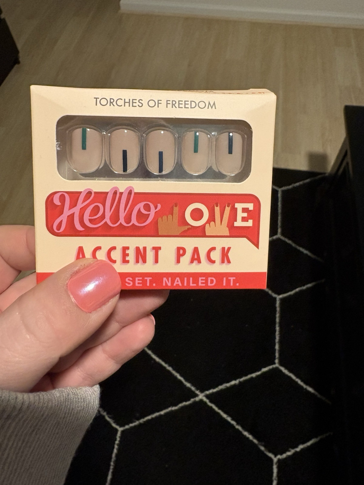 Hello Love Press On Nails: Torches Of Freedom Accent Pack