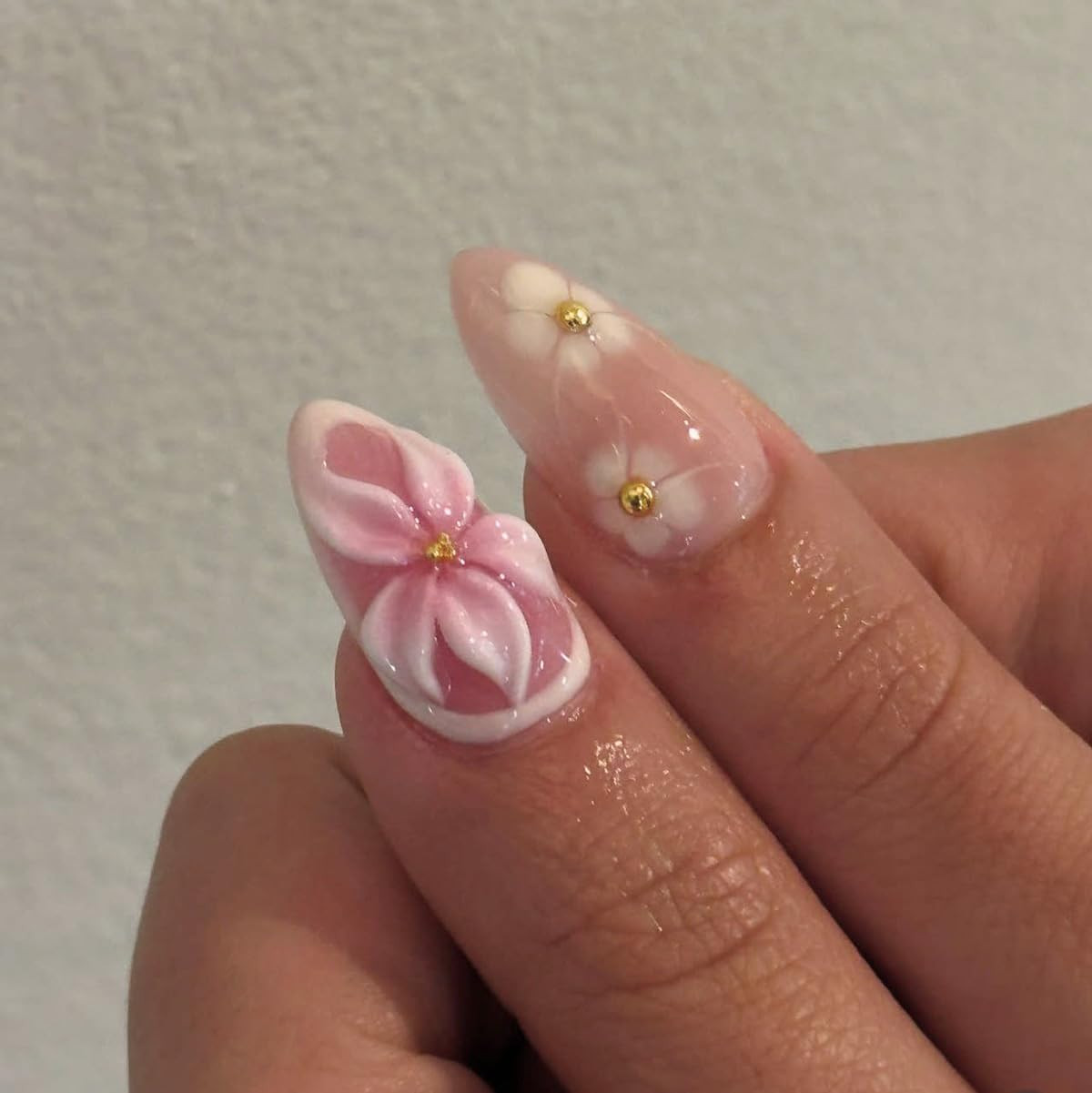 24Pcs Pink Flower Press on Nails Medium Almond Fake Nails 3D Floral with Gold Pe