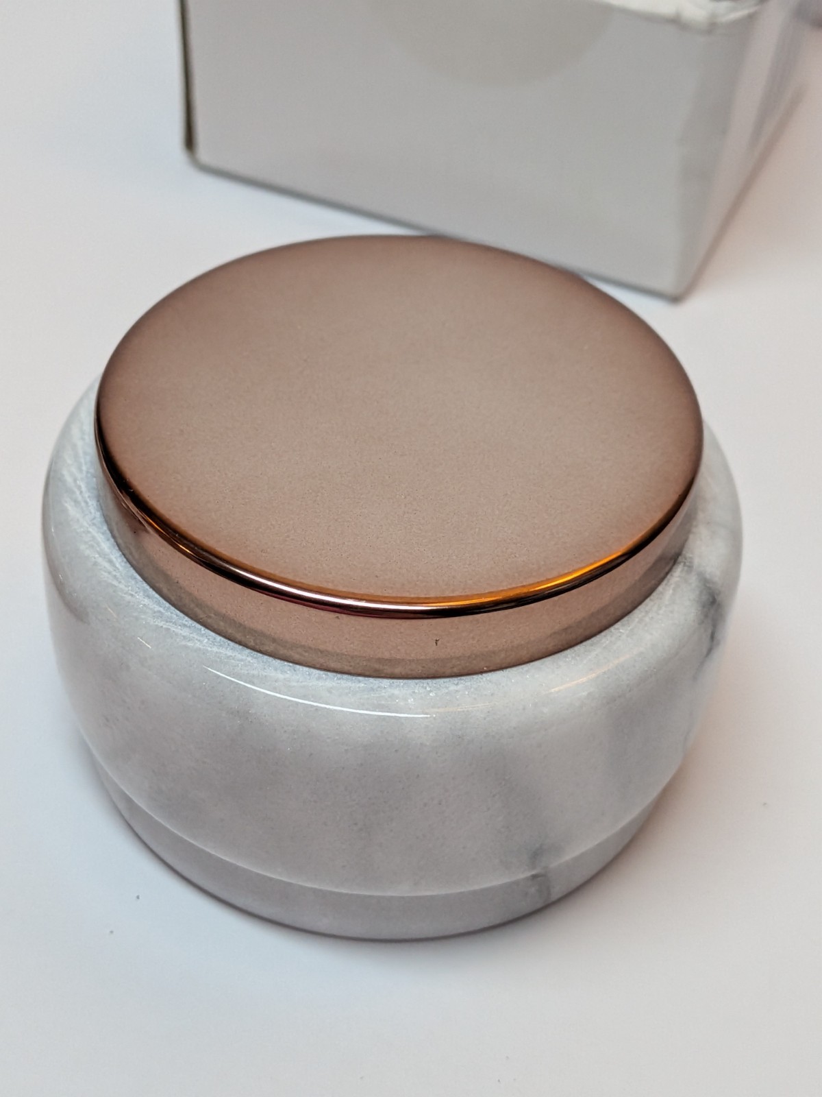 Sistaco “The Pedestal” Nail Powder Catch Tray Carrara Marble ~ New w/Flaw
