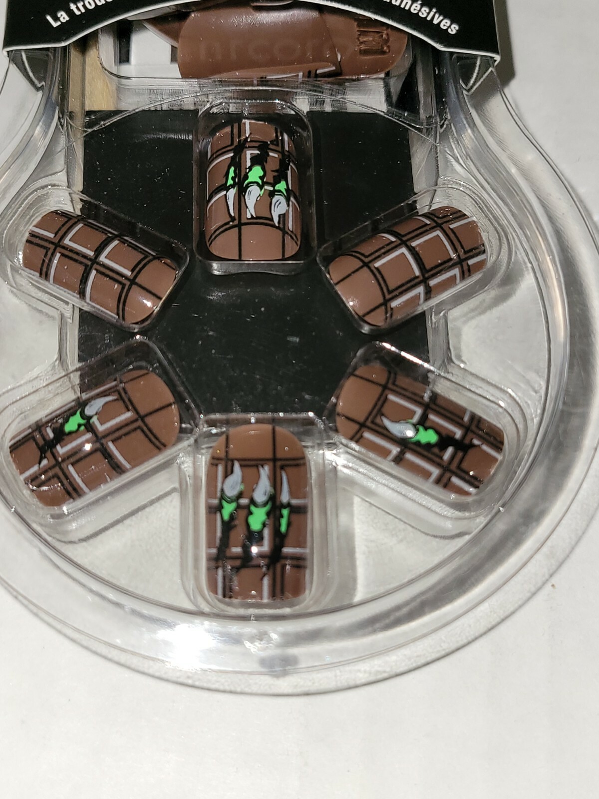 SINFULCOLORS CLAWS PRO NAIL ART KIT HANDS OFF MY CHOCOLATE PRESS ON NAILS M10
