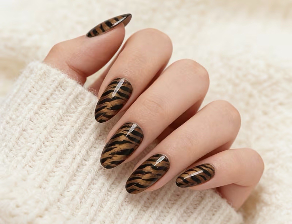 8 Sets Women oval shaped fake nails, print of leopard, zebra, cow, tiger, etc.
