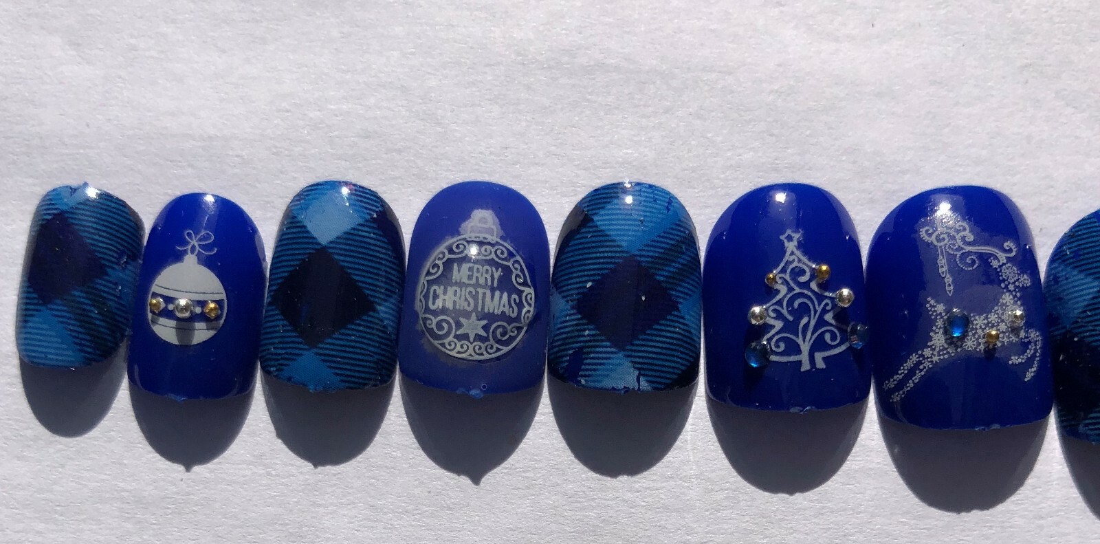 Blue Plaid with Snow globe – press on nail set- (Set of 18 sizes 0-8) Short Oval