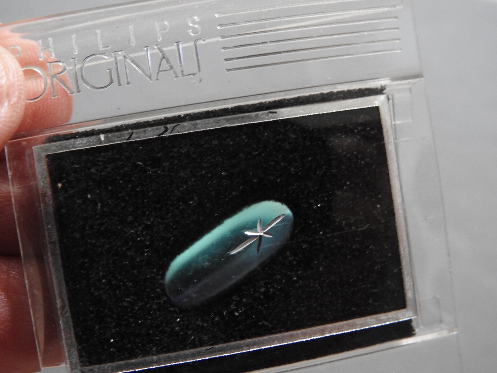 NOS REUSABLE ALUMINUM FINGER NAIL icy aqua blue with diamond cut starburst
