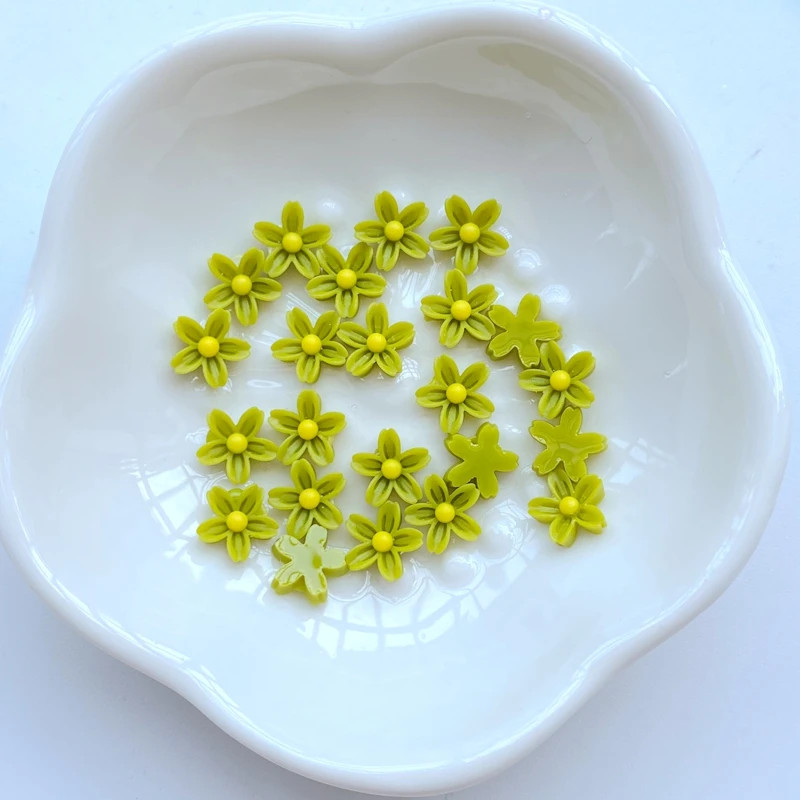 200Pcs New Cute Mini 8mm Flower Flat Back Resin Nail Enhancement Jewelry Craft