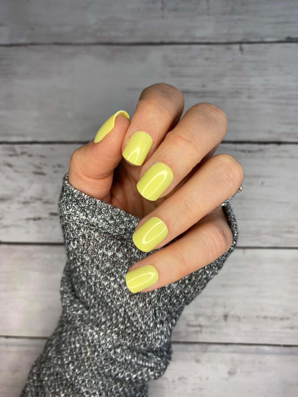 Red Aspen Press On Nails, Short Square, Sunny-Side Up