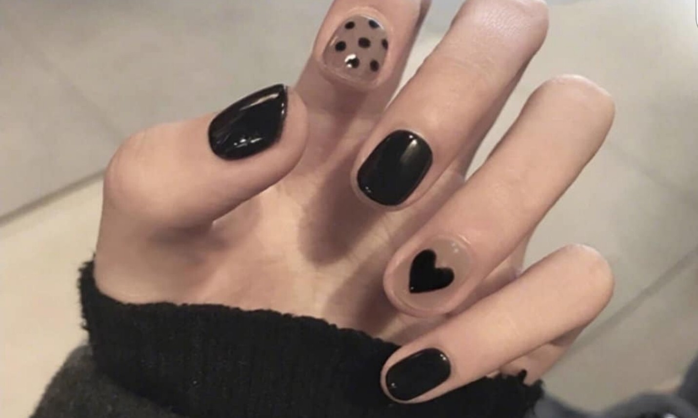 24 Black Heart Short press on nails glue on clear trendy polka dot gray goth