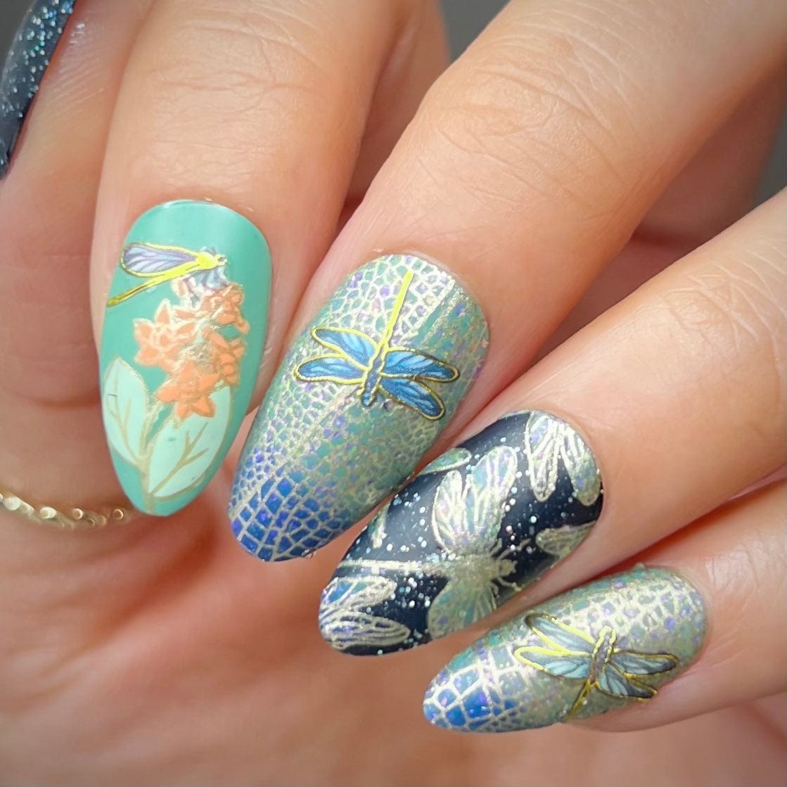 Sky Dancers: Flutter Pirouette (MXM123) – Nail Stamping Plate