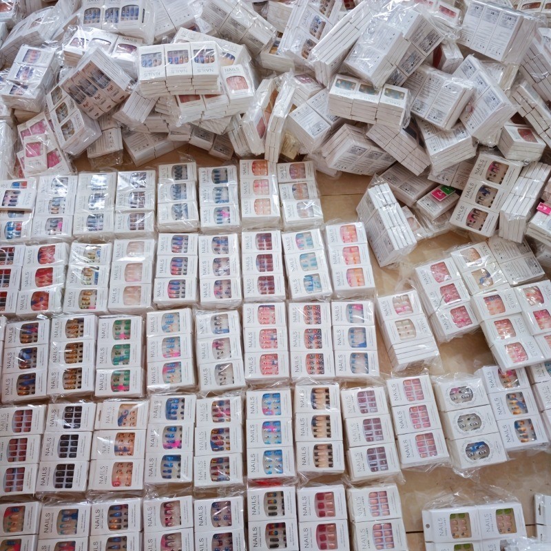 9 Boxes/216 Nails Randomly Combined, with 2000 Different Styles of Fake Nail Art