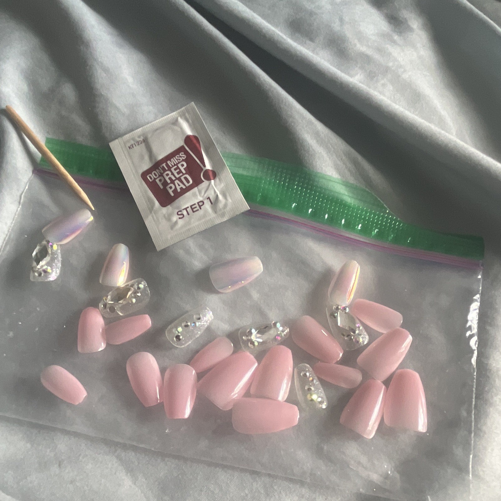 Press-On Nails Coffin Medium Full Cover Shiny Pink/Clear Rhinestone Pre-Designed