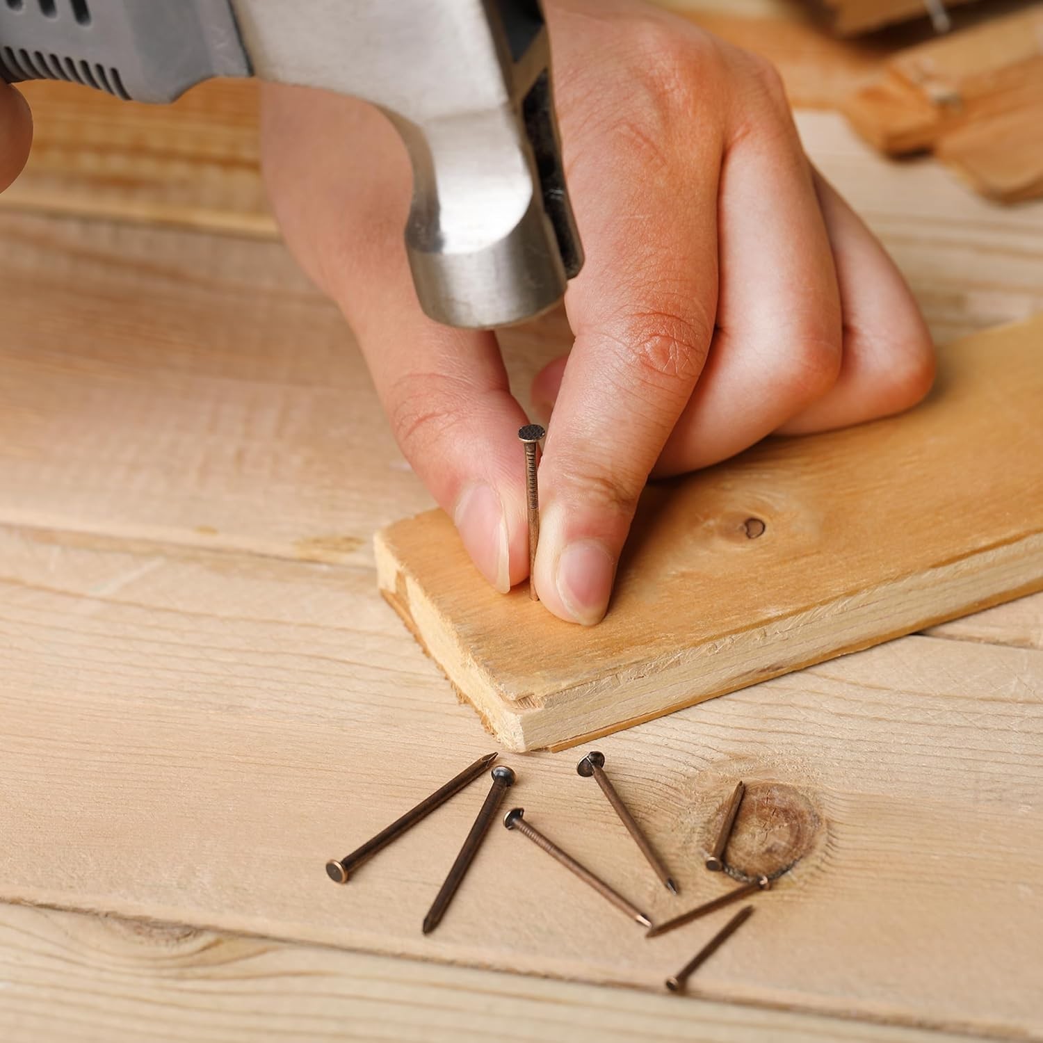 Versatile 600-Pc Nail Assortment Kit for Wood & Drywall Projects in Bronze