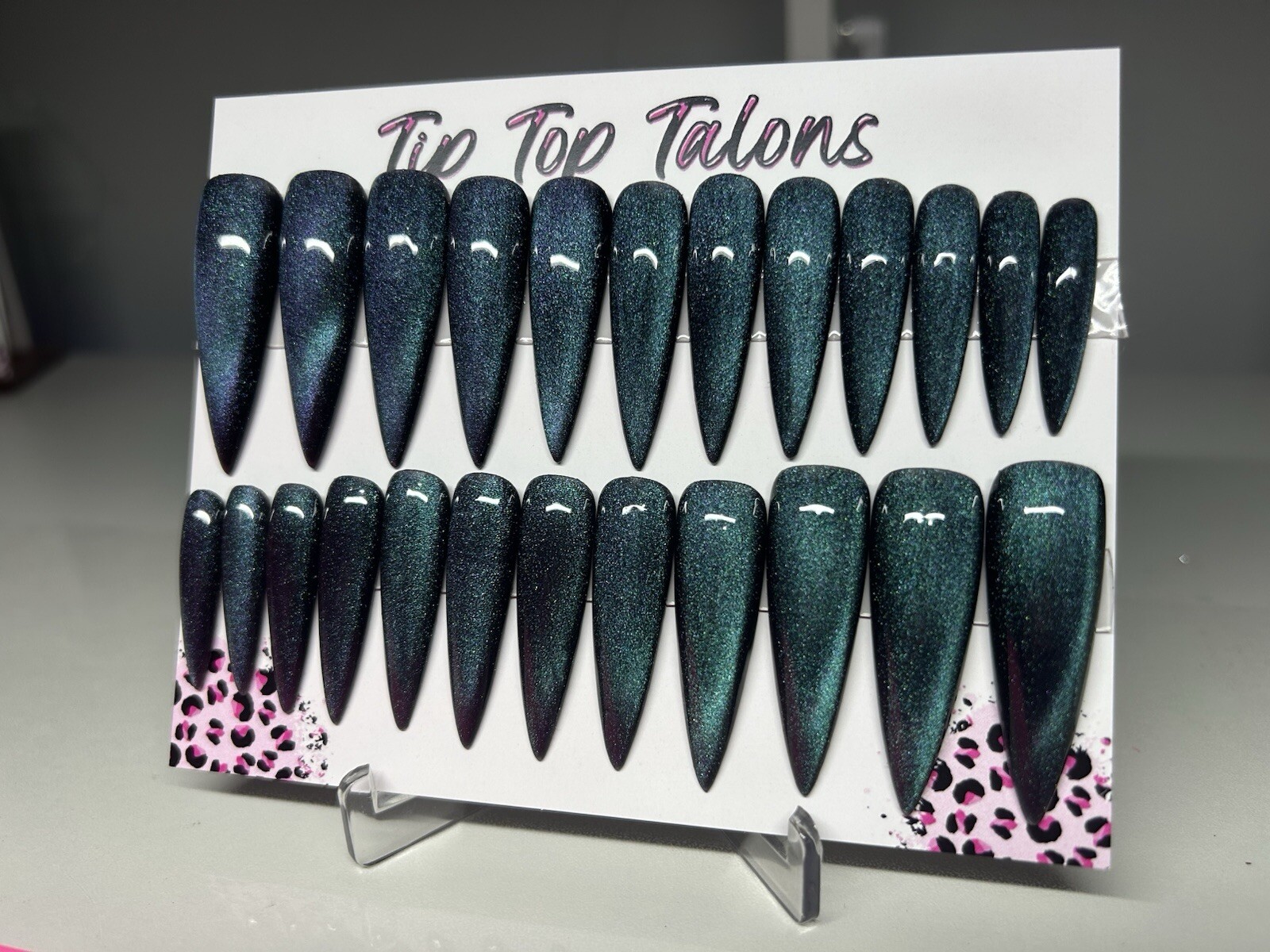 24 Piece – Long Stiletto – Green/Purple Magnetic Effect