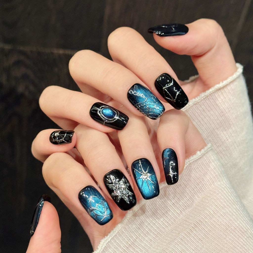 Handmade Fake Nail Abyss Blue Cat Eye Silver Sequin Hand-painted Press On Nail