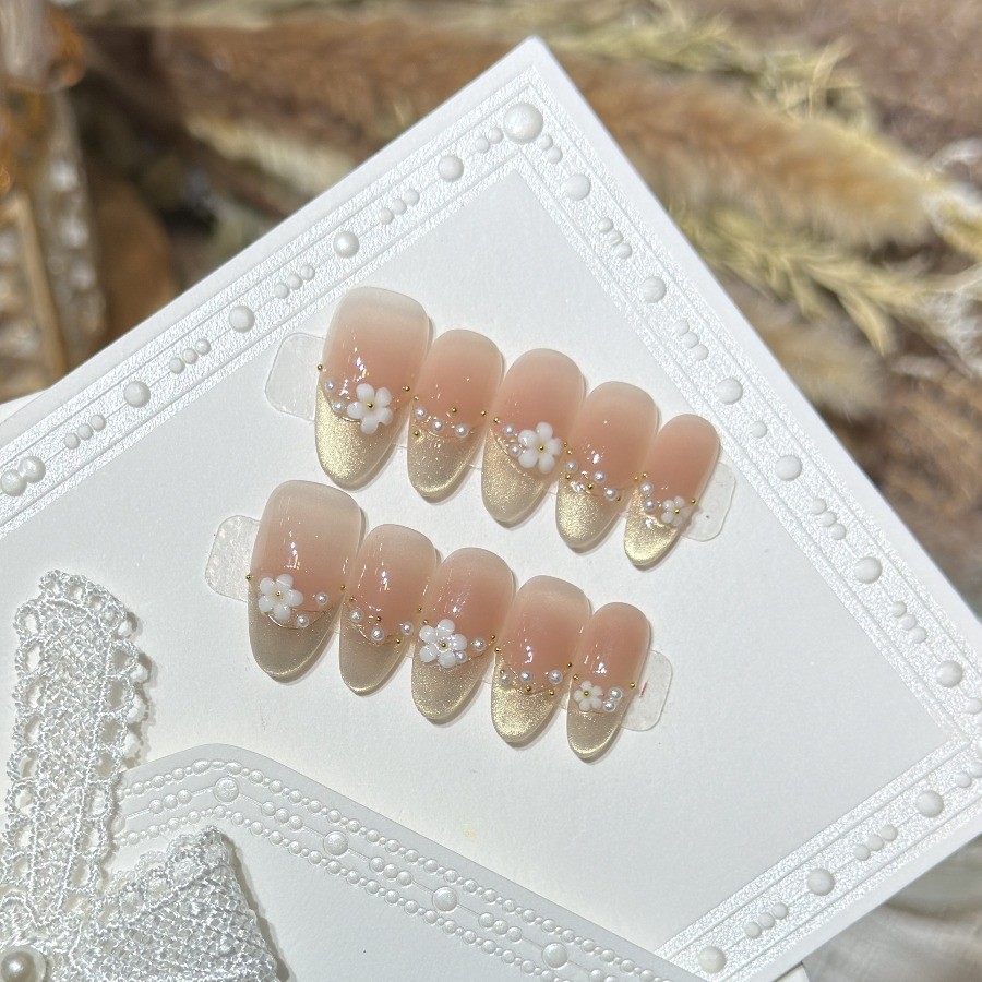 Cat Eye Shell: 10pcs Cat Eye Shell Flower Press on Nails Medium Oval Fake Tips