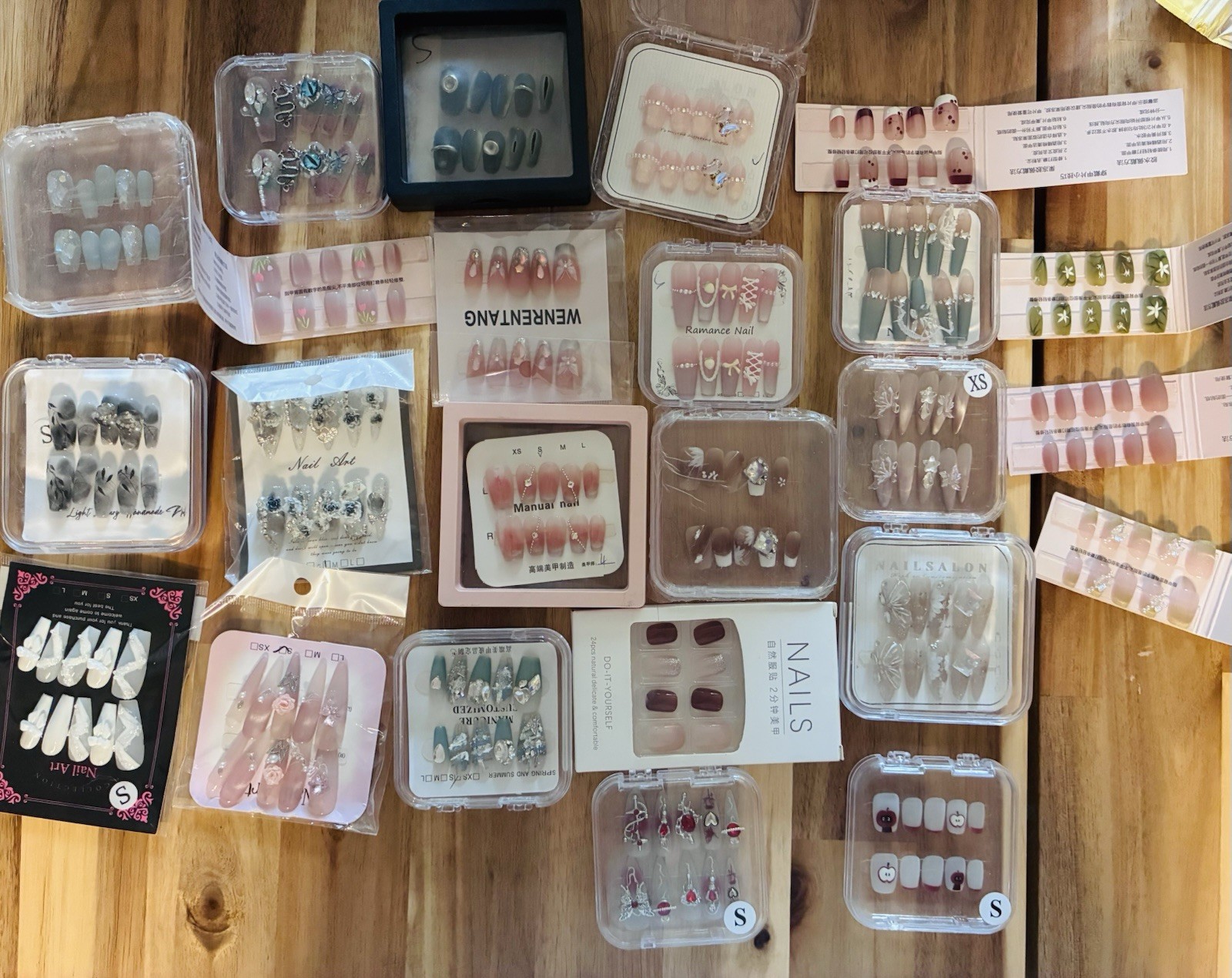 Assorted Press-On Nails Full Cover Medium 2.9usd per hand
