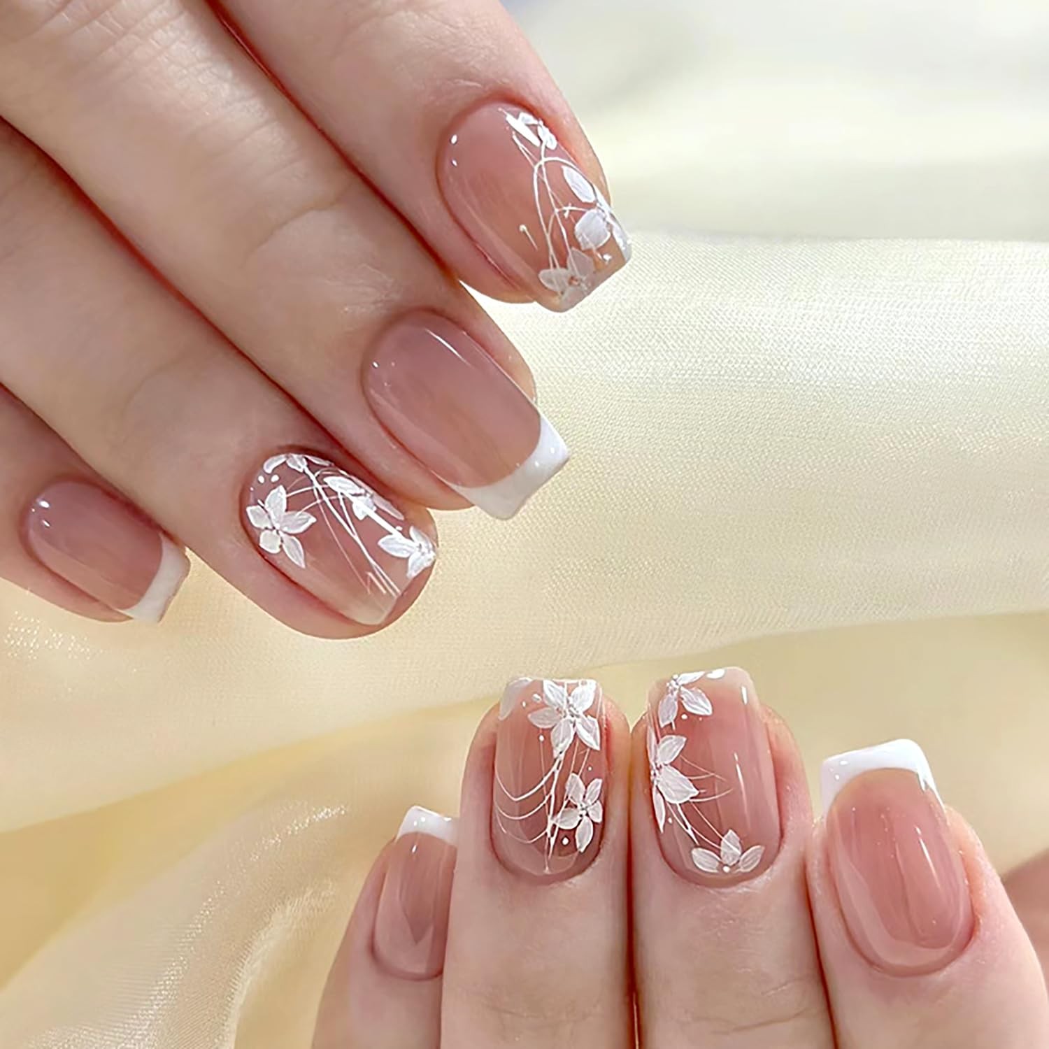 White Flower Press on Nails Short Square False Nails with Line Design White F…