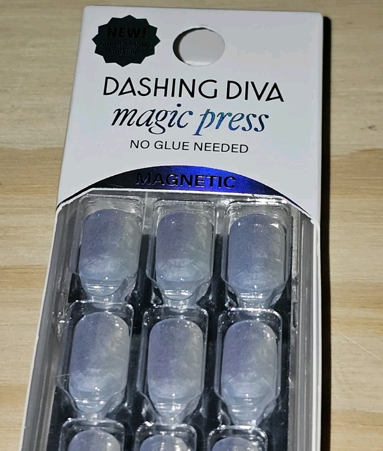 Dashing Diva Nails Magnetic Magic Press Glamour Glitch