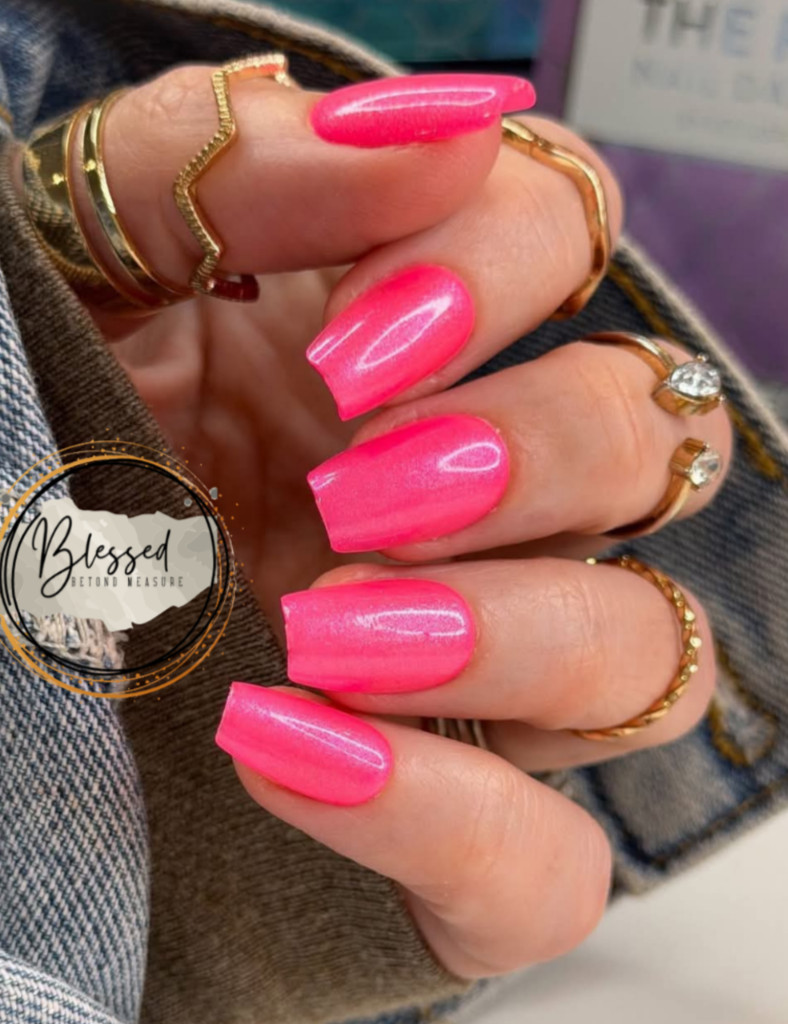 Red Aspen Press On Nails- Shellshock, Shemayne Medium Coffin | Pink