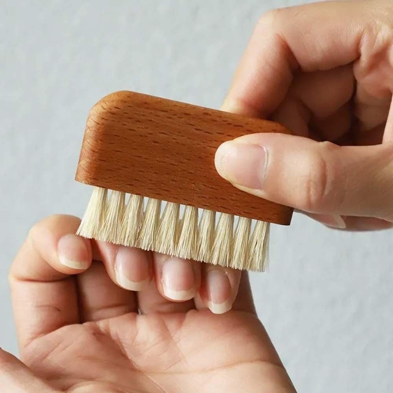 Brown Wooden Nail Brush, Natural Beech Wood Bristle Nail Brush Non-Slip Finge…