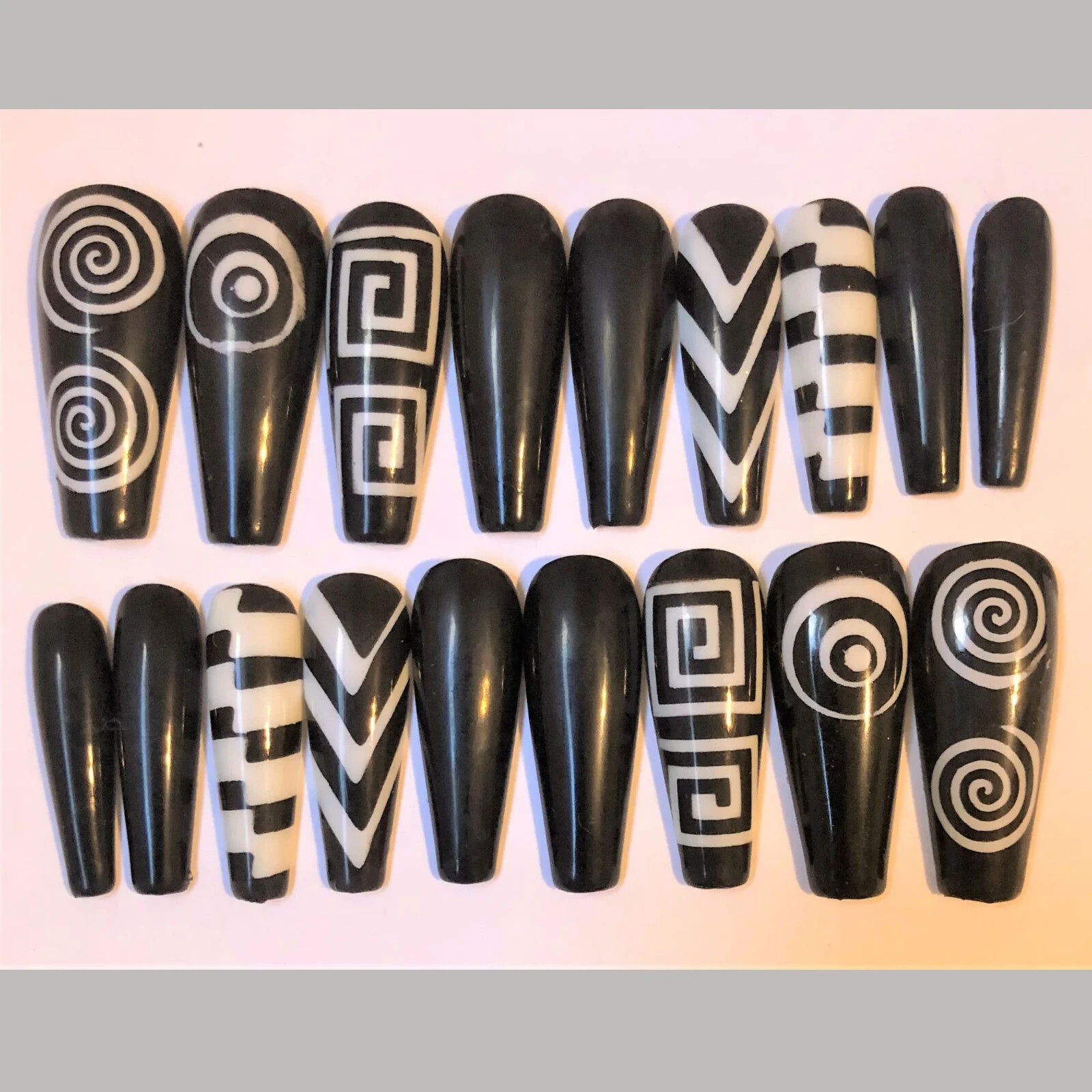 Airbrushed Optical Illusion Press-On Nail Set – Ex-Long Ballerina (Size 0-8)
