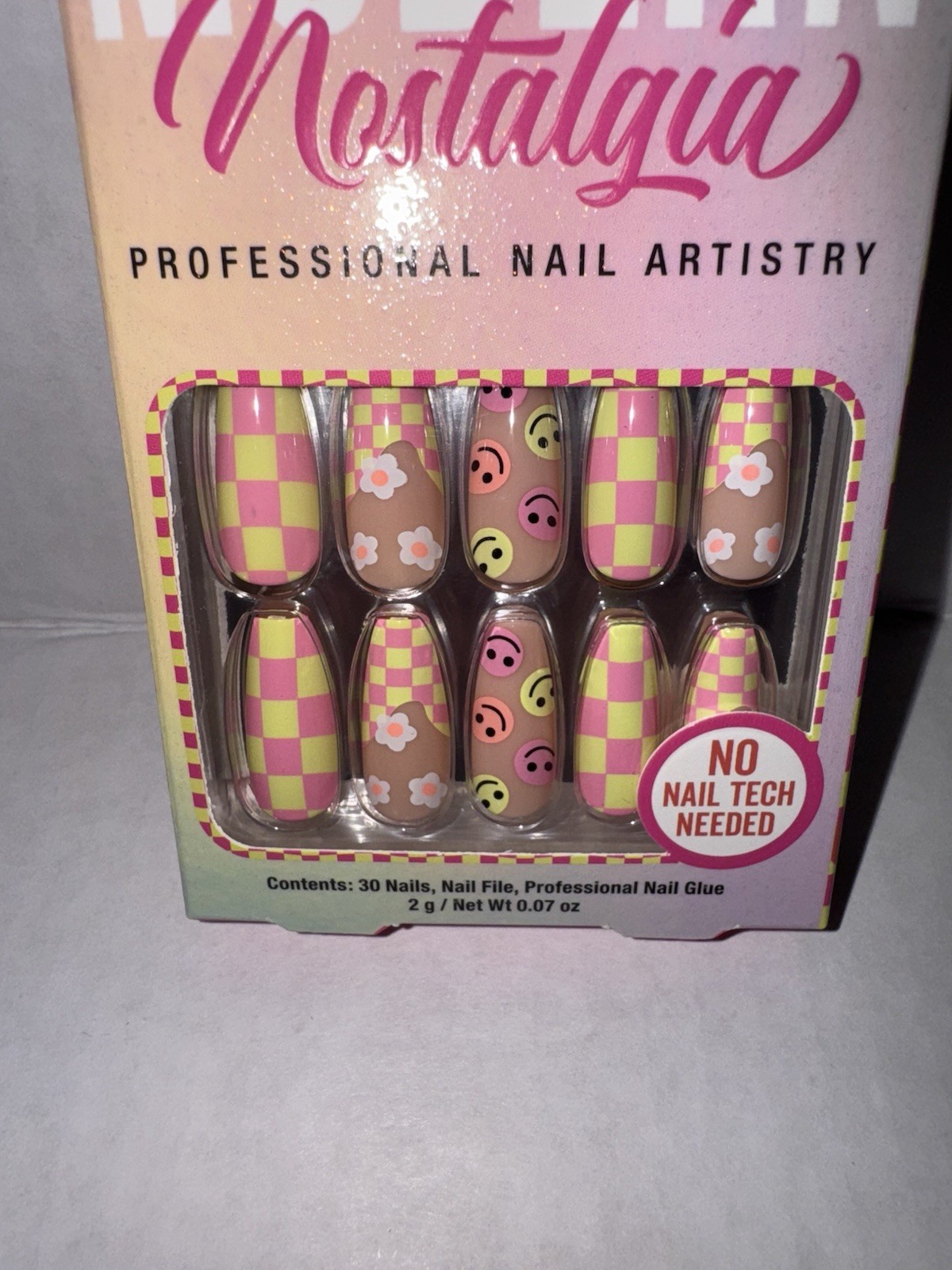 Salon Perfect Modern Nostalgia Glue On Nails Pink Smiley Face Includes Glue