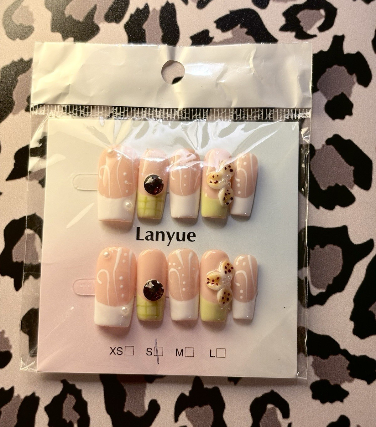 Lanyue Press-On Nails Beige White Yellow 3D Flower Pre-Designed Full Cover