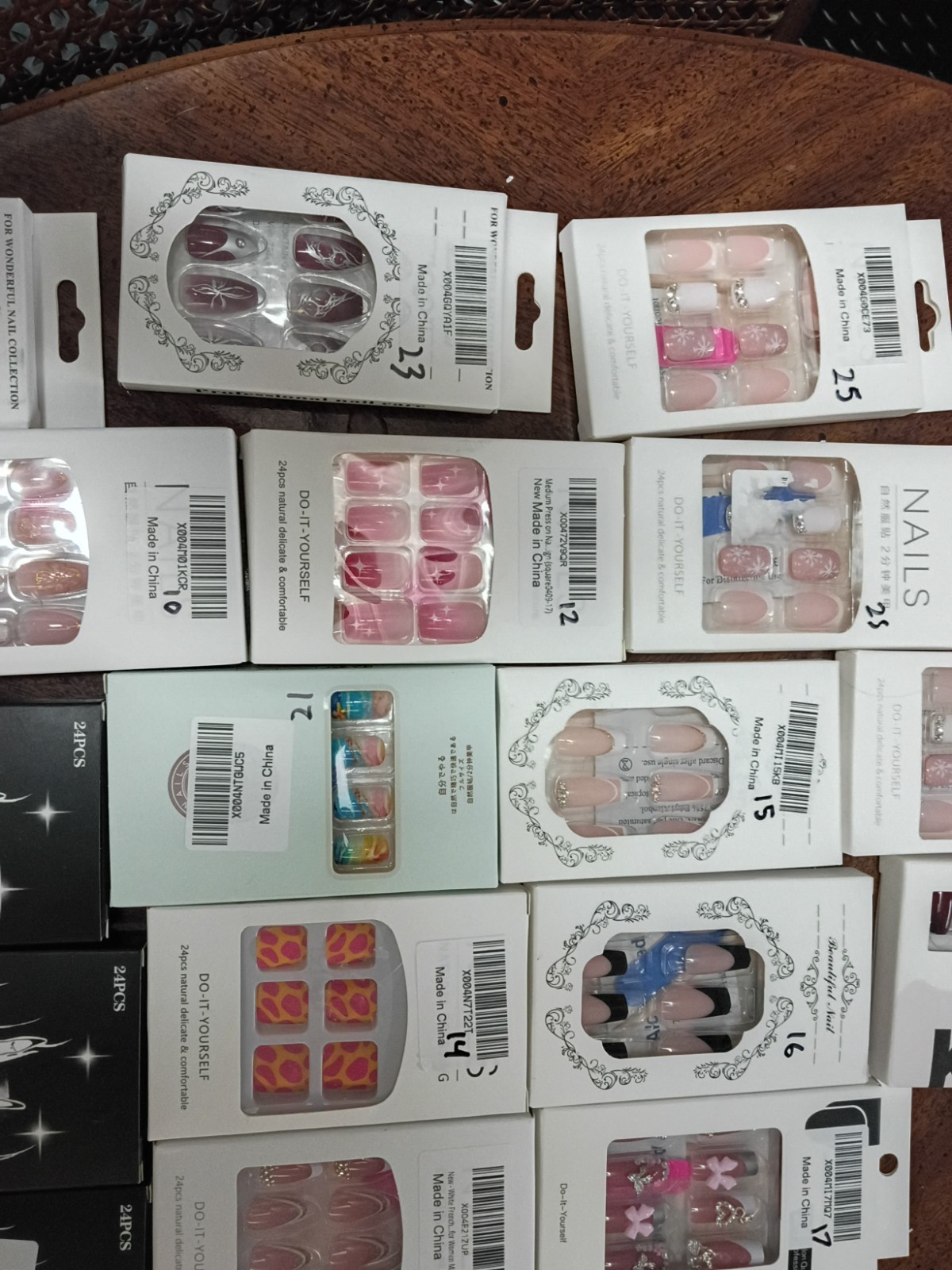31 Sets Press On Fake Nails, Multiple Theme, Color, Shape, etc