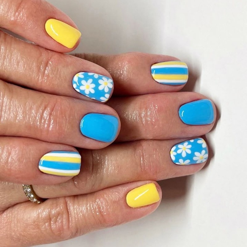 24 Pcs Lovely Flowers False Nail Simple Press On Nail Short Square Acrylic Nail