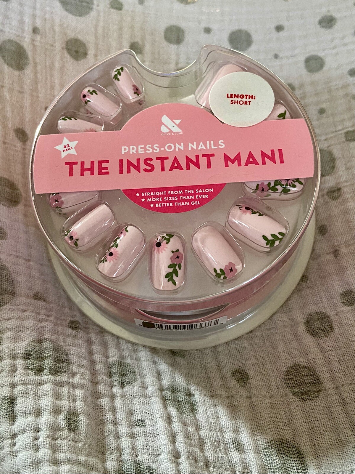 Olive & June Press-On Nails “The Instant Mani”￼Wild Bouquet – Short – 42ct