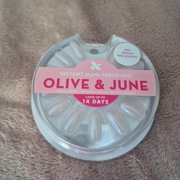 Olive June Instant Mani Press-On Nails Pink Goldfish Oval Medium Iridescent 42ct