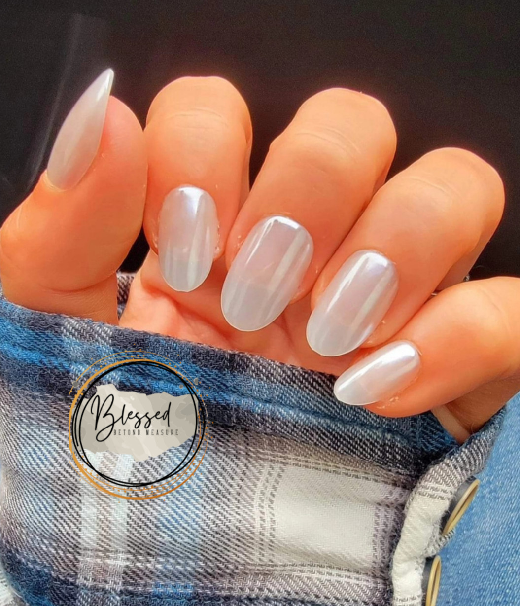 Red Aspen Press On Nails- White Hot, Winifred Medium White Oval Glazed