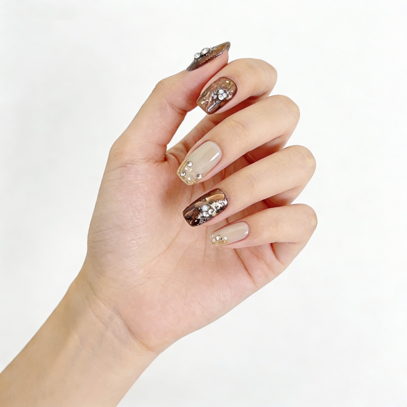 Vintage Gold Amber Press-On Nails with Pearl & Metal Flowers – Square Shape
