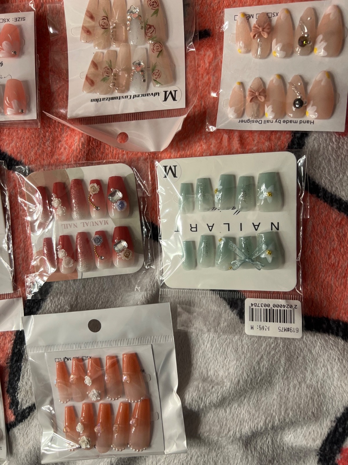 Super high quality, reusable, handmade press on nails. You get 5 pairs with glue