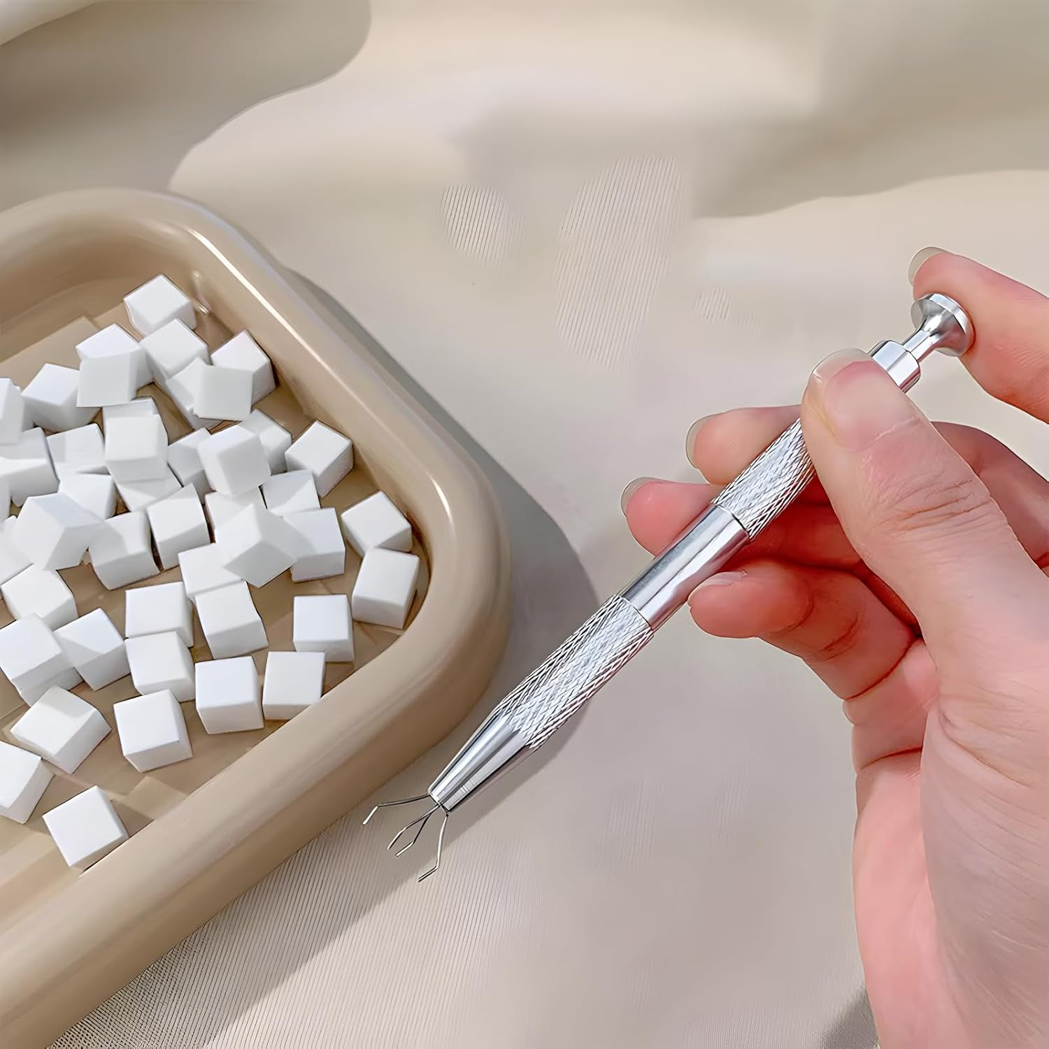 100 Pcs White Soft Nail Sponges for Ombre, 4 Claws Nail Sponge Metal Grabber,Omb