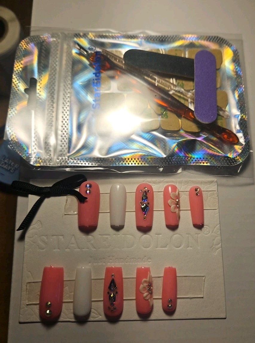 STAREIDOLN 10 Pink/White Long Med Square Press-On Nails W/ Gems & Flower