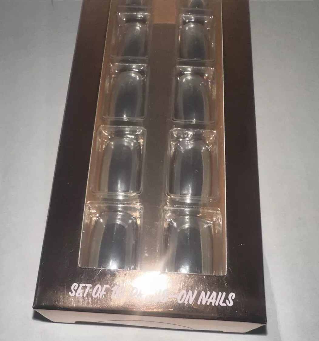 Shanghai Shengda Silver Shinny Press On Nails. Set Of 10 Nails. New In Box.