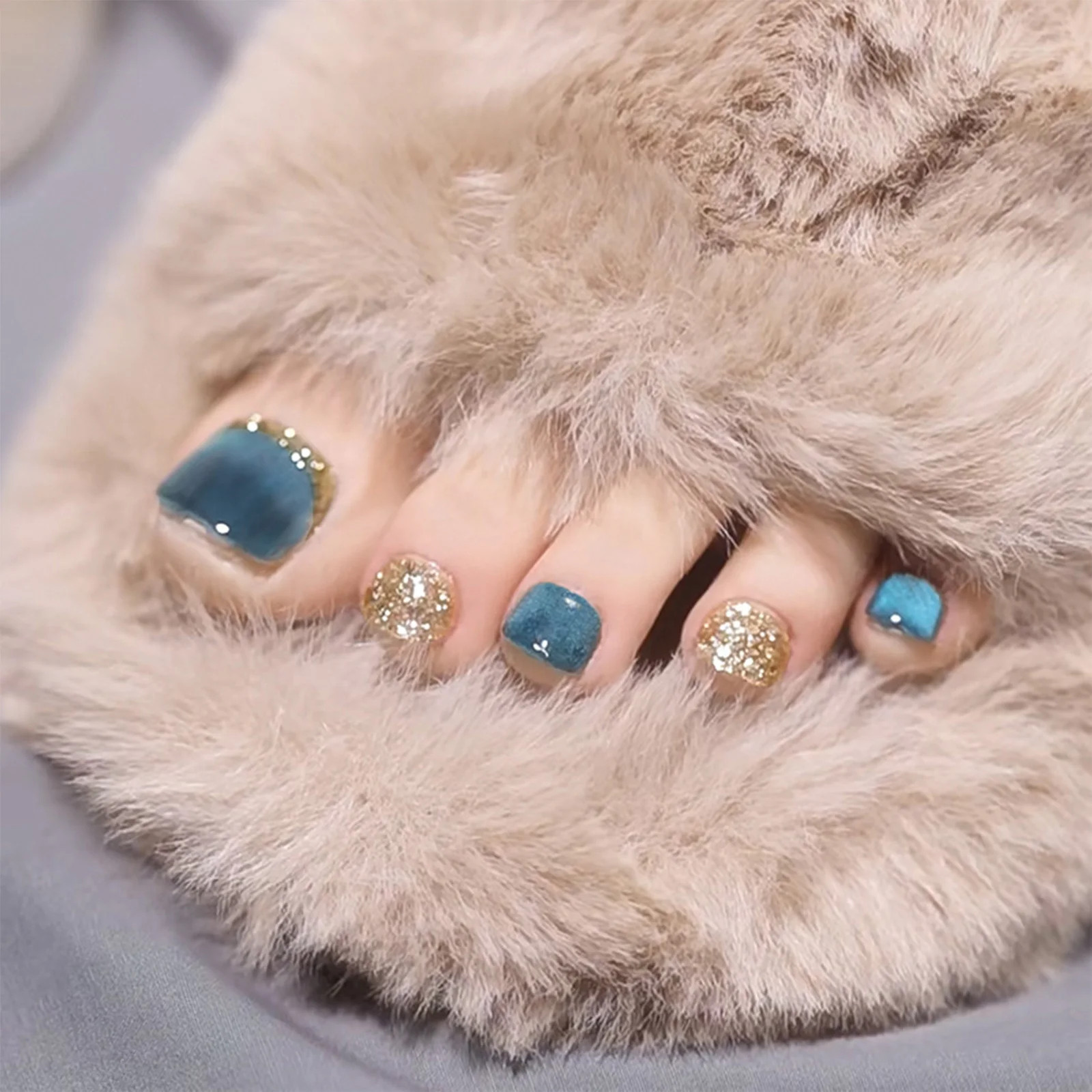 24pcs Retro Red French False Toenails Gold Crystal Square Full Cover
