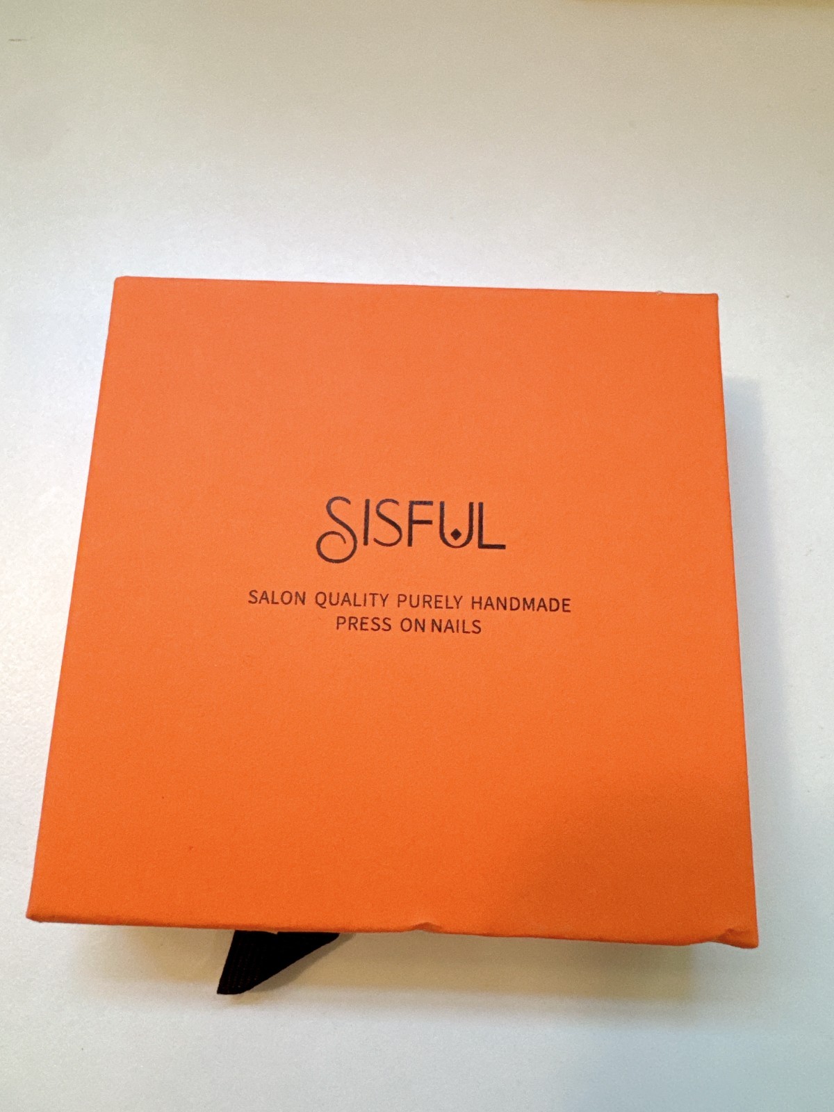 Sisful Chamomile Crystal – Handcrafted Press-On Nails with Florals