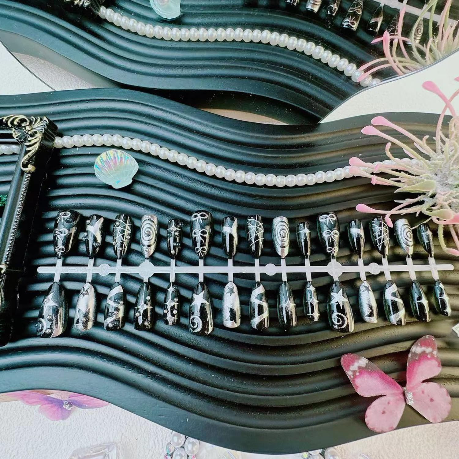 30Pcs Gothic Black Silver Press on Nails Medium Almond Fake Nails Y2K Star Swirl