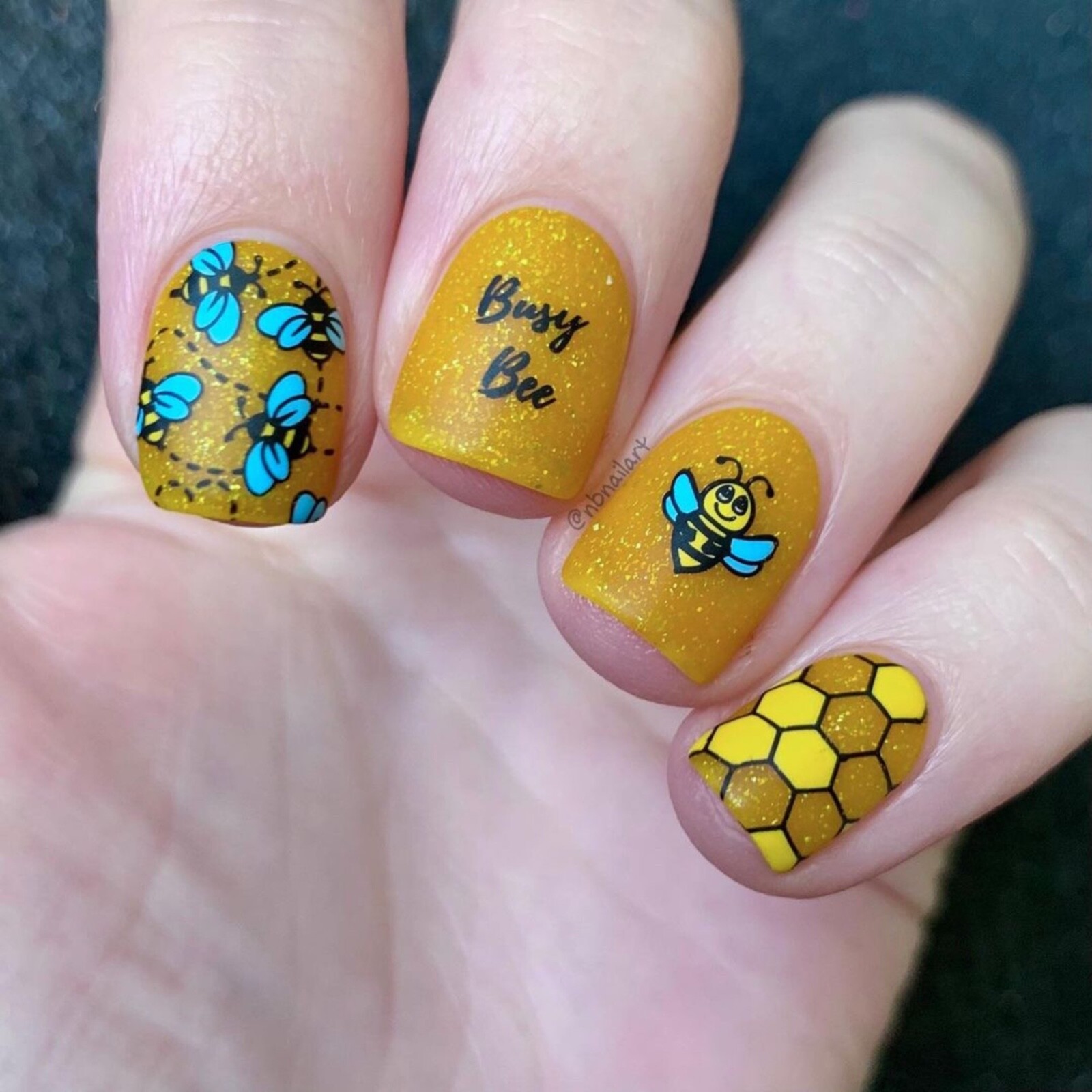 B075 Somewhere in Bee-tween Stamping Plate For Stamped Nail Art Design