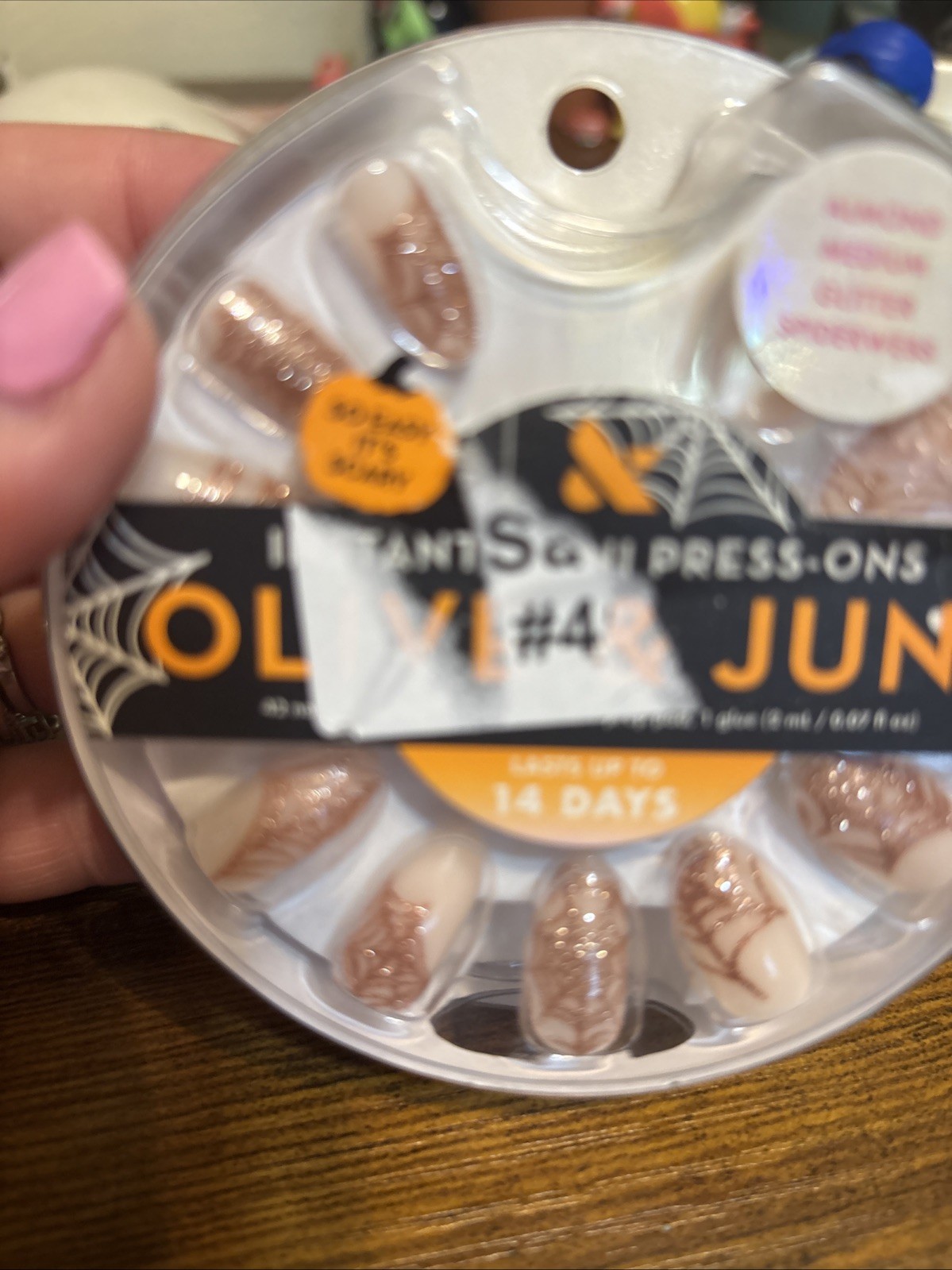 Olive & June Almond Round Glitter Spider Web Instant Mani Press In